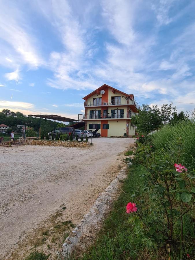 Hotel Slatki Snovi II Knin Zewnętrze zdjęcie