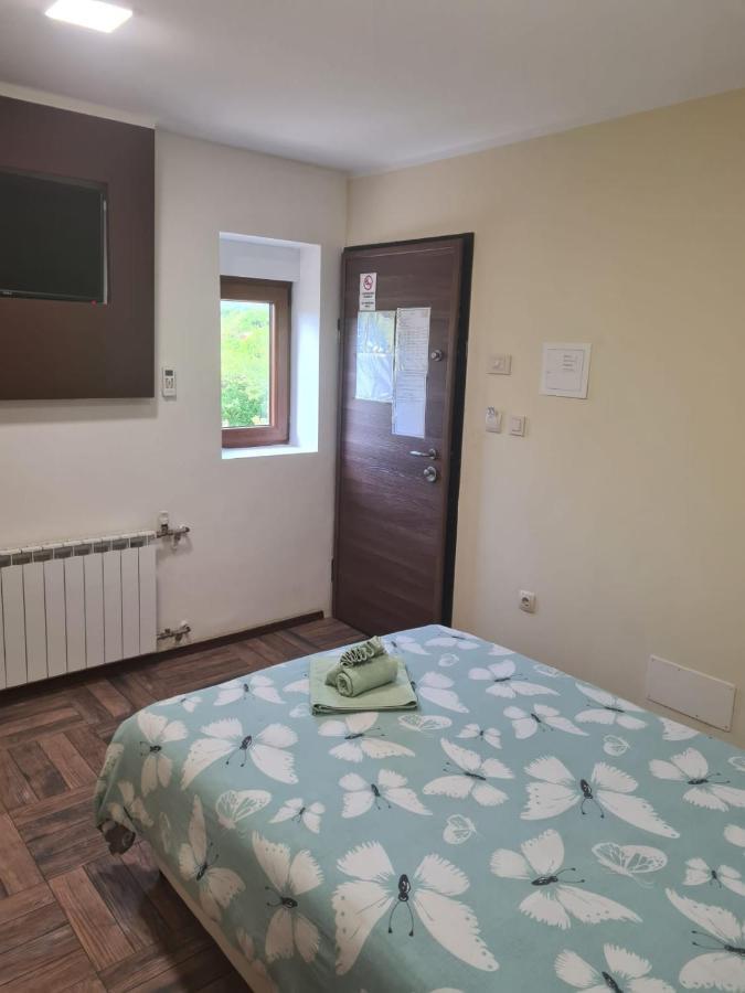 Hotel Slatki Snovi II Knin Zewnętrze zdjęcie