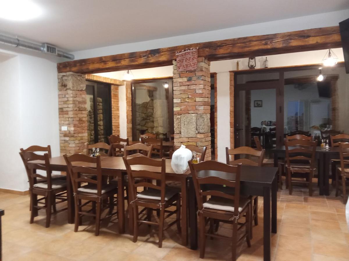 Hotel Slatki Snovi II Knin Zewnętrze zdjęcie